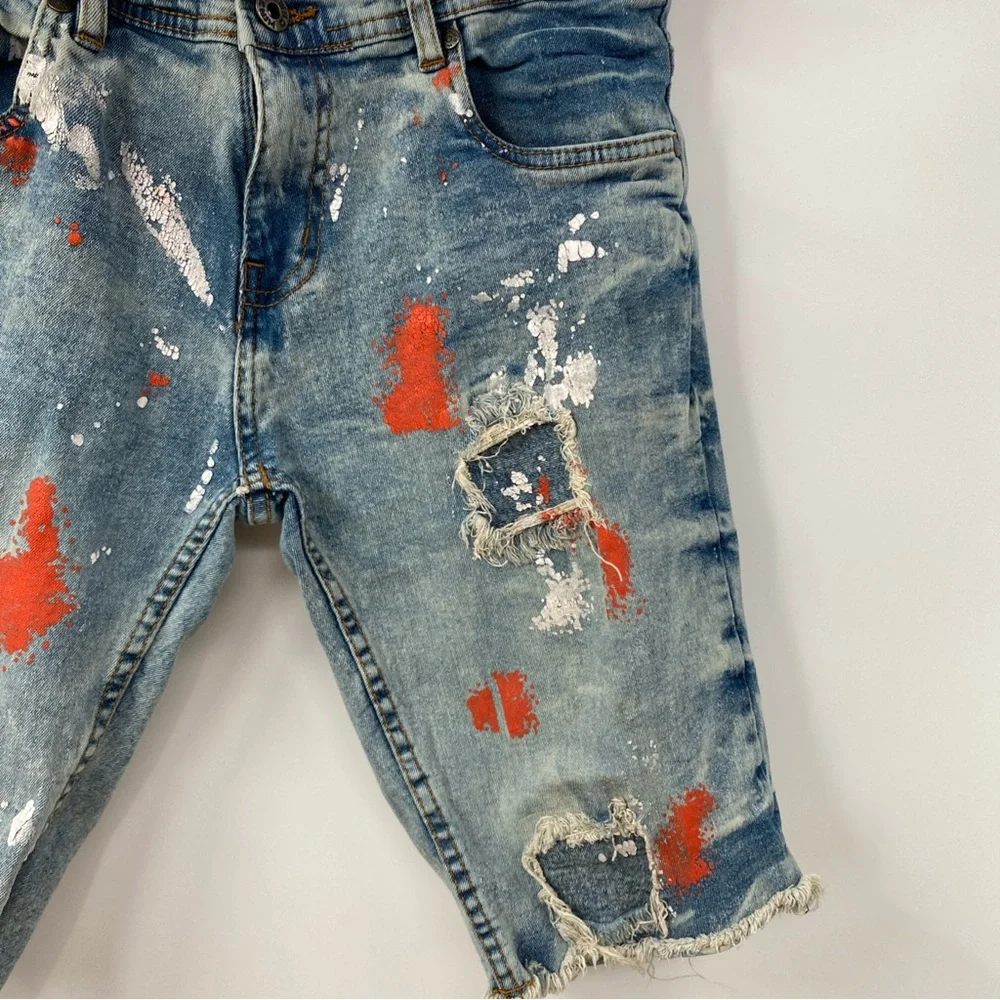 Distressed Paint-Splatter Men’s Denim Shorts in Blue with Red Accents